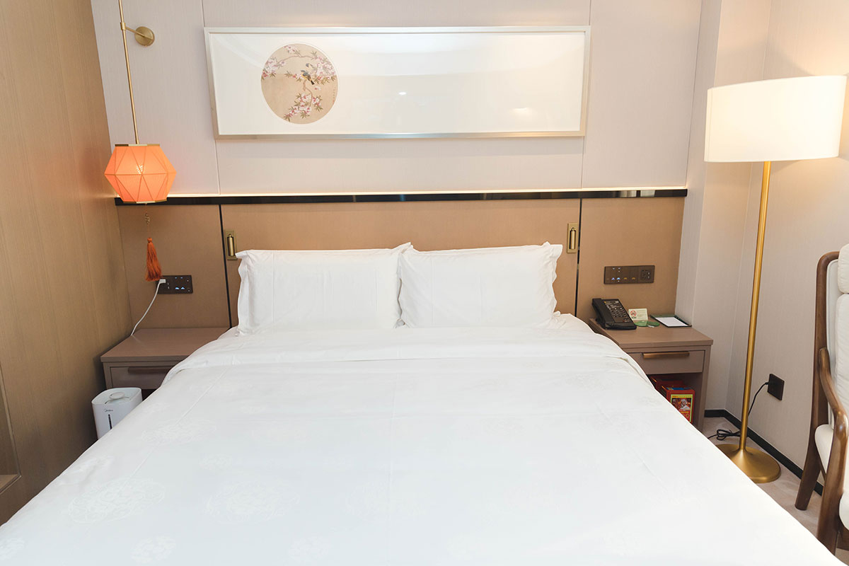 Zhixiang King Bed