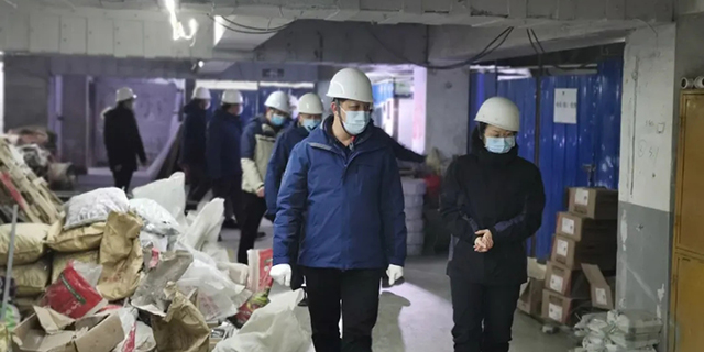 On the morning of December 14, Huang Xihua, general manager of Guangdong Travel Control Group, and his entourage visited the Guangdong Building in Beijing for investigation and had a discussion with the on-site command team.